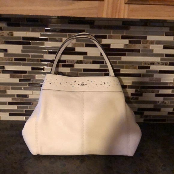 Coach Handbags - Coach Lexy Shoulder handbag!🌸